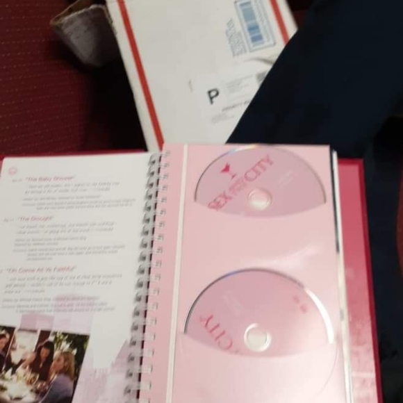 The complete set of DVDs of sex in the city with b - Picture 4 of 8